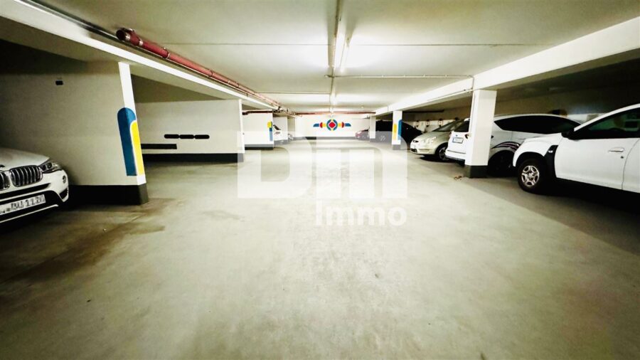Schöne Eigentumswohnung in gefragter Wohnlage mit Balkon / Tiefgarage und Parkanlage - Tiefgarage